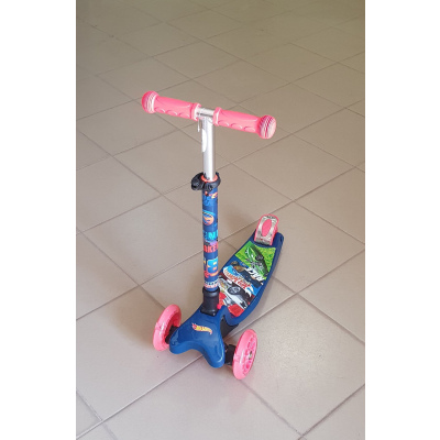 Самокат 3-х колесный ''Hot Wheels''